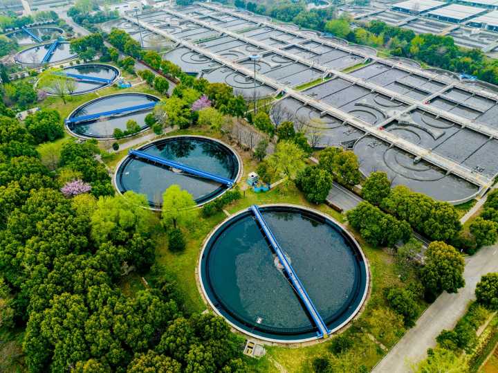 Veolia Environnement: Margin Gains, Growth Catalysts, And Double-Digit Upside Potential (OTCMKTS:VEOEY)