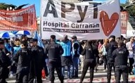 Tensión en el Congreso: la policía desaloja a los manifestantes que marchan por la emergencia pediátrica