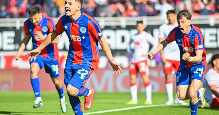 San Lorenzo venció a Instituto y alcanzó a River en la cima de su zona