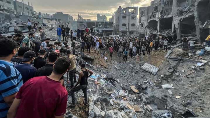 Cinco muertos en Gaza por el colapso de ayuda humanitaria lanzada desde el aire