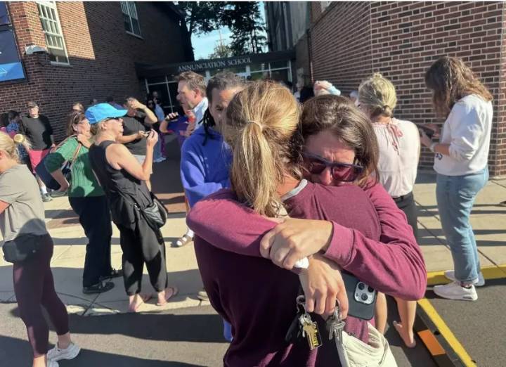 Minneapolis: tiroteo en escuela católica deja 3 muertos, incluido el agresor, y 17 heridos