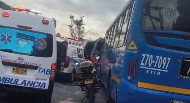 Aparatoso accidente de buses del SITP en Bogotá deja una decena de heridos