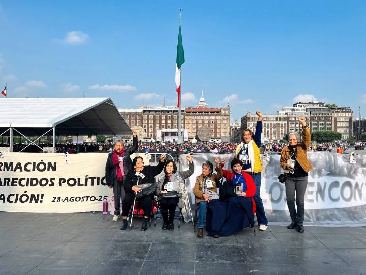 Comité Eureka instala huelga de hambre en el Zócalo; denuncia abandono oficial