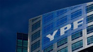 El Gobierno celebró el fallo de la Justicia de EE.UU. que suspendió la entrega de acciones de YPF