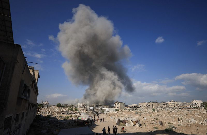 Israel increases bombardment of Gaza City, kills 16 people around the enclave