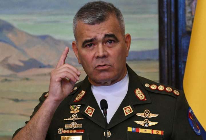 Padrino López advierte a EE UU que no “se atreva” a poner un pie en territorio venezolano