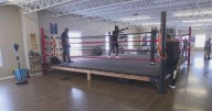 Le'Veon Bell trains at Pittsburgh-area boxing gym and looks for fight with Pacman Jones