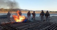 Operativo en la frontera: Armada boliviana quemó gomones usados para el contrabando