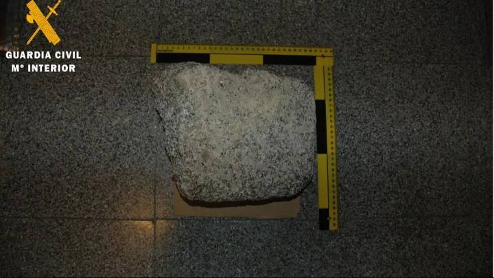 La Guardia Civil recupera la piedra del Acueducto de Segovia que pretendían subastar