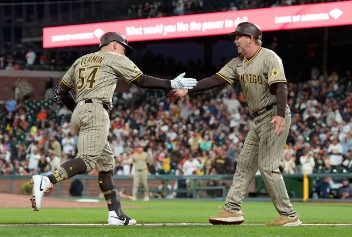 Padres take opener against Giants