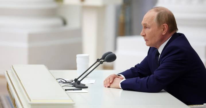 Intenta Putin ganarse a Trump mientras hablan los cañones antes de la cumbre de Alaska
