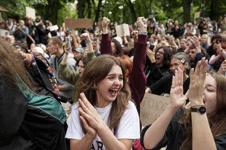Ukraine restores watchdog autonomy