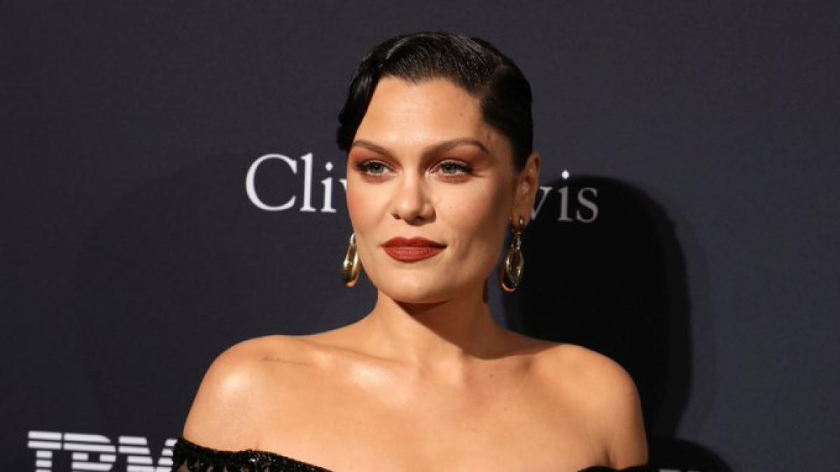 Jessie J anuncia una nueva operación para tratarse el cáncer y aplaza su gira hasta 2026