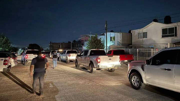 Aseguran droga y detienen a tres personas durante cateo en la colonia Tierra y Libertad