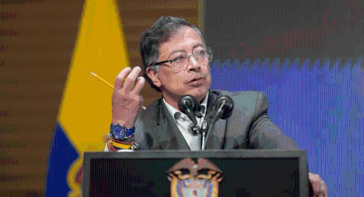 Petro niega existencia del 'Cartel de los Soles' y lo califica como "excusa ficticia" Afirmó que el tránsito de cocaína colombiana por Venezuela no es operado por dicho cartel, sino por "la Junta del 