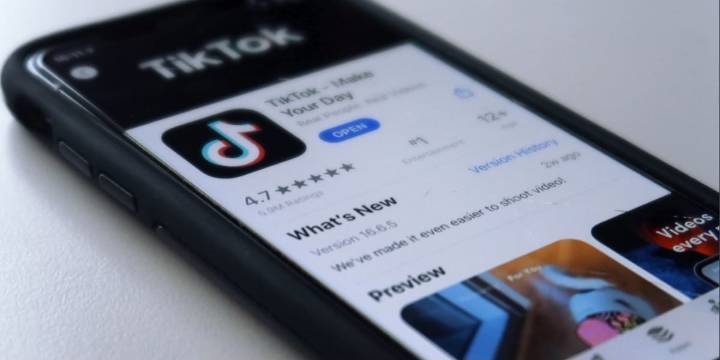 Trump says he’ll keep extending TikTok shutdown deadline until there’s a buyer