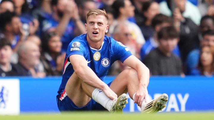 Liam Delap injury news: Chelsea forward comes off against Fulham