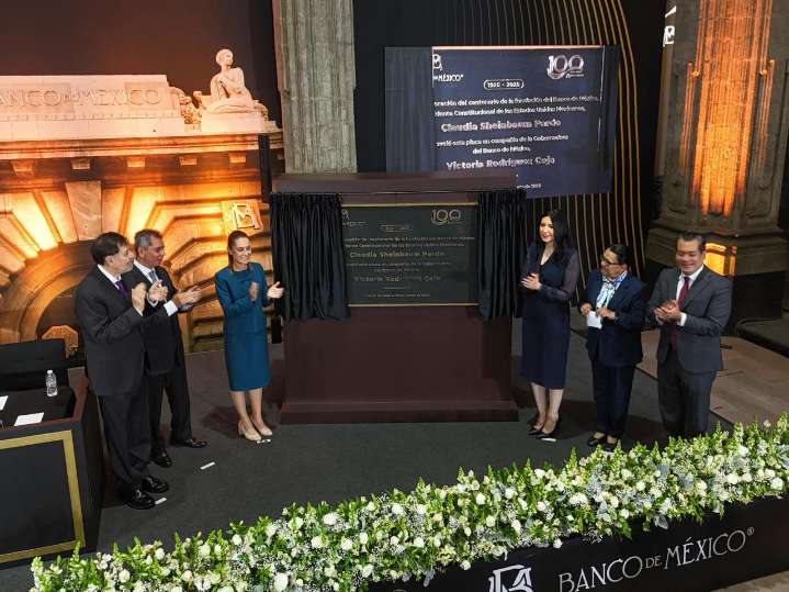 Sheinbaum reconoce a Banxico en su Centenario y lanza retos al sistema financiero