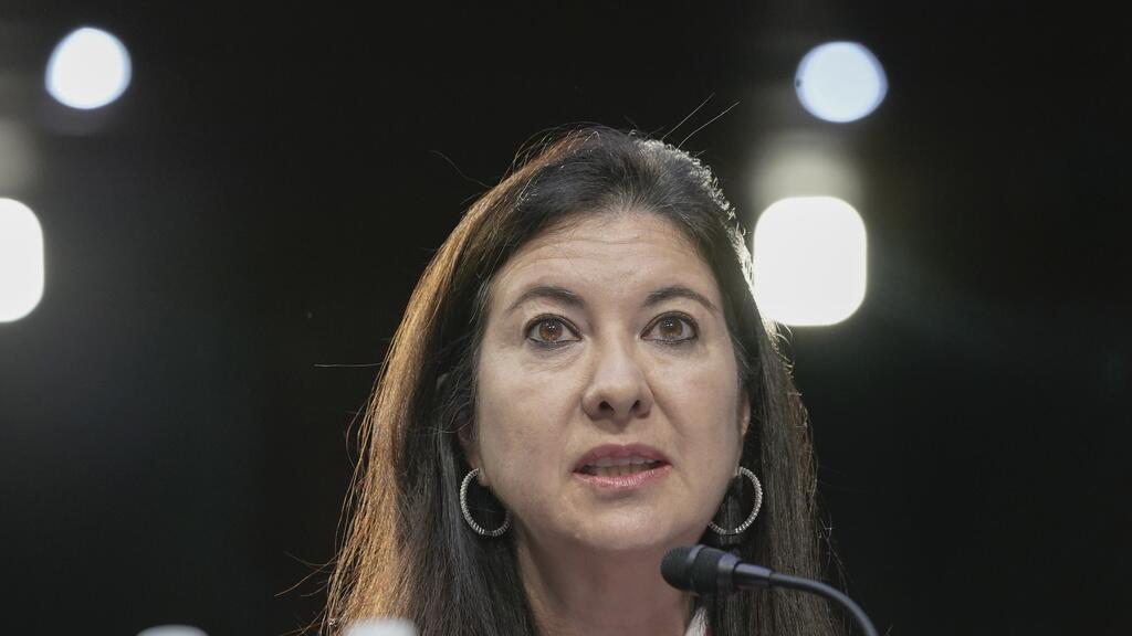 Cómo la renuncia de la primera hispana gobernadora de la Fed puede ayudar a Trump a controlar el banco central de EEUU