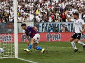 Universidad Católica le dio un mazazo a Colo Colo y dejó a Jorge Almirón en la cuerda floja