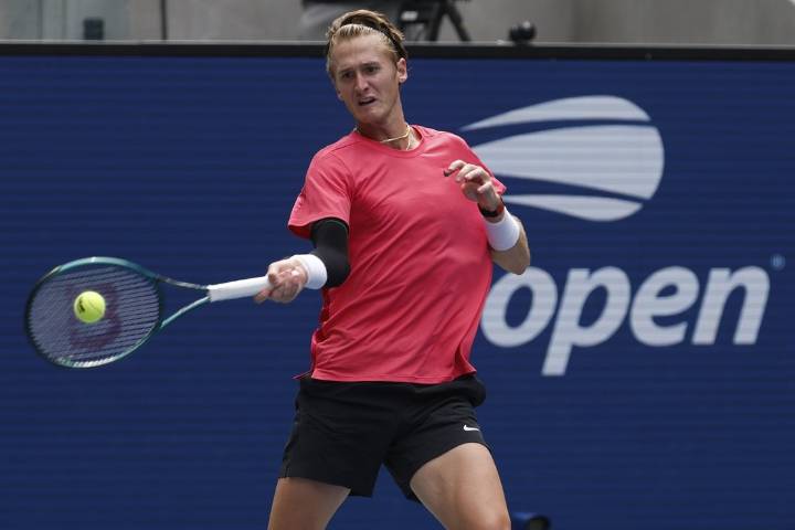 Deadspin | Sebastian Korda retires from first-round match vs. Cameron Norrie