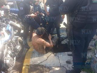 Por intentar robar cables de Telmex, terminó encerrado en un registro y luego arrestado
