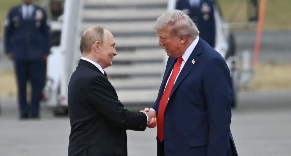 Donald Trump recibe a Vladimir Putin con alfombra roja en la base militar de Alaska para cumbre bilateral | Guerra Rusia-Ucrania | Volodymyr Zelensky 