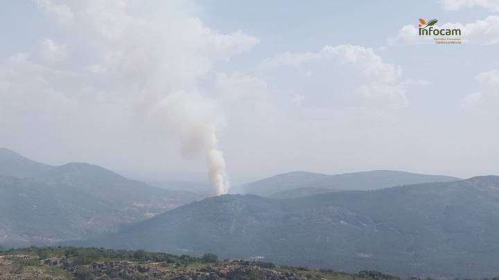Un incendio forestal en Los Navalucillos obliga a cortar la CM