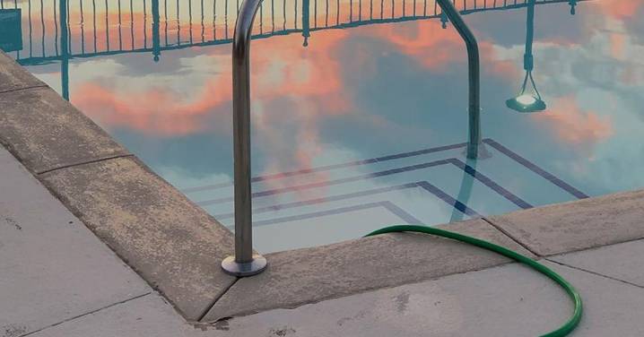 Muere una niña de 3 años ahogada en una piscina en Alhaurín de la Torre
