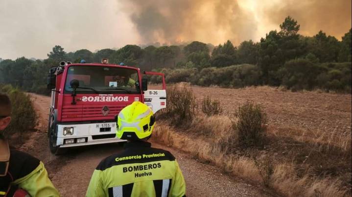El incendio de Aroche afecta ya a 500 hectáreas, según una primera estimación del Ayuntamiento
