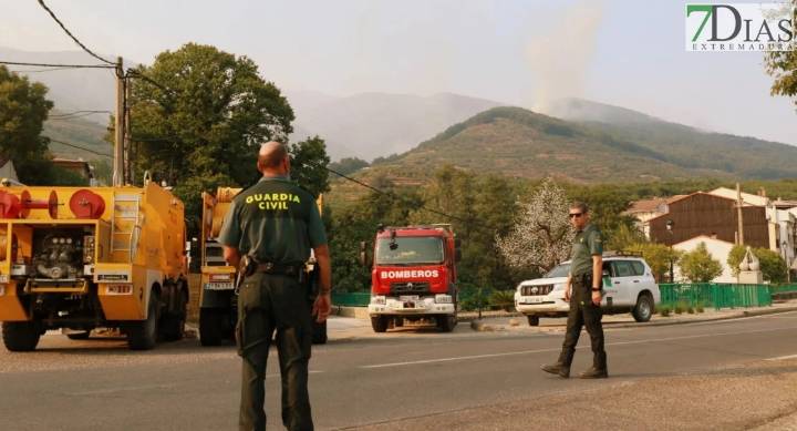 Quedan dos kilómetros para consolidar el perímetro en el incendio de Jarilla