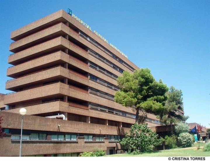 Los sindicatos del Hospital de Albacete están molestos por el cuarto incidente en año y medio debido a la caída de un techo junto a un quirófano