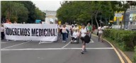 “Presidenta, no más mentiras” reclaman manifestantes durante marcha en CdMx, para exigir abasto de medicinas