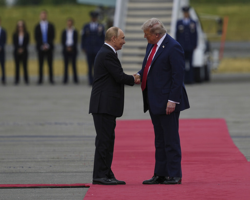 Trump recibe a Putin con alfombra roja; ucranianos se sienten traicionados