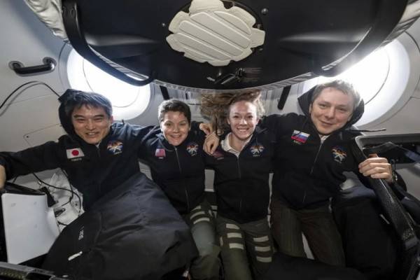 Astronautas vuelven a Tierra con SpaceX tras 5 meses en EEI