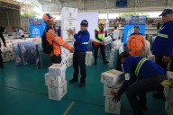 Primer día de entrega masiva de ayudas a damnificados de la ola invernal en Santa Marta
