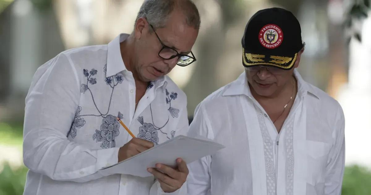 Críticas a Alfredo Saade, jefe del Despacho de Petro, por comparar riesgo político con andar en bicicleta
