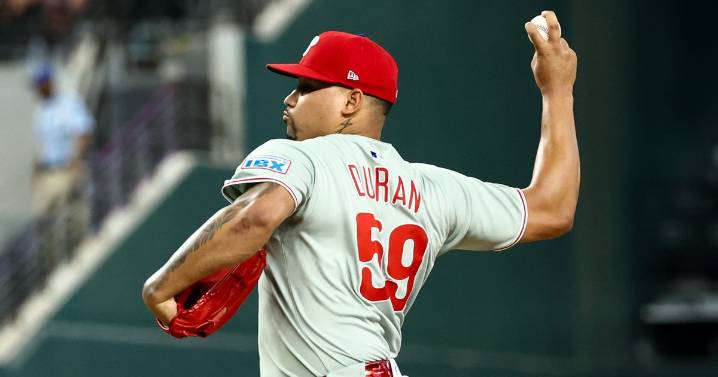 Phillies closer Jhoan Duran leaves game on bullpen cart with foot injury; X