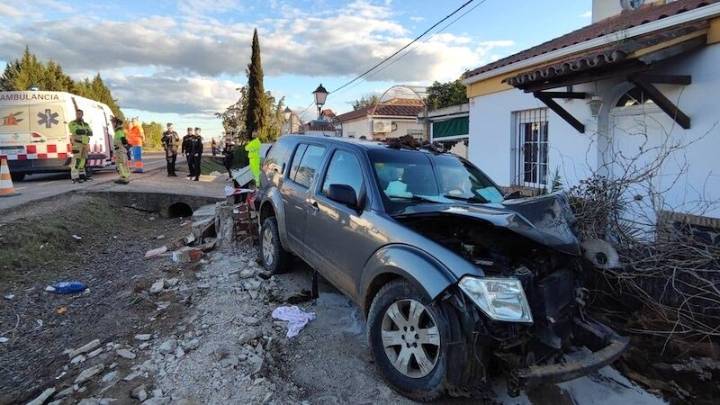 Dos muertos al ser arrollados por un coche que ha impactado contra una casa