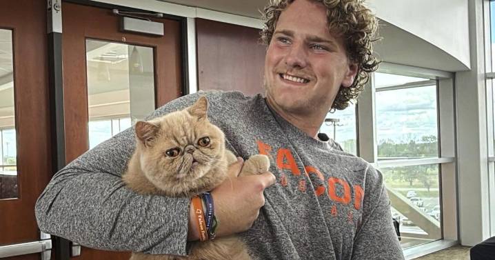 College football traditions: Pudge The Cat has everyone purring on the Bowling Green football team