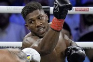 Anthony Joshua usa al Canelo Álvarez como motivación