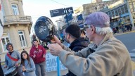 Tensión en Junín por la llegada de Javier Milei: insultos y piedras a la comitiva
