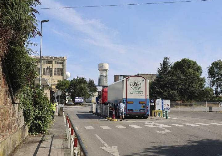 Saint-Gobain reduce a un turno los trabajos de reparación del horno float ante los avances