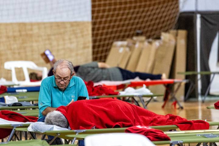Tres días durmiendo en un centro de desalojados: “Tengo miedo a encontrarme todo caído cuando llegue a casa”