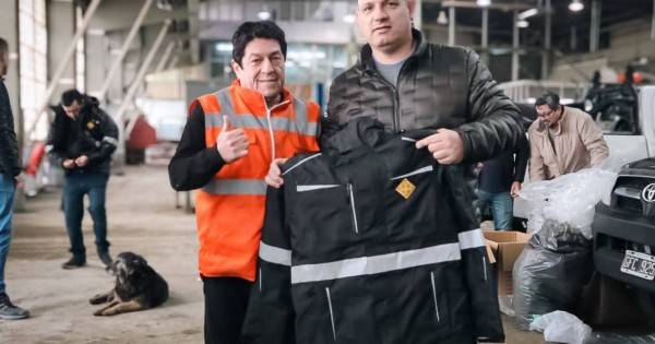Vialidad inició la entrega de 850 camperas de abrigo al personal