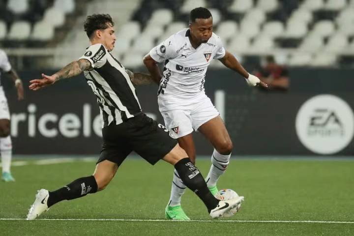 A qué hora es Botafogo vs LDU Quito y dónde ver la ida de octavos de la Copa Libertadores 2025