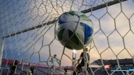 Futbolista de 15 años rompe el récord de debut más joven en Eredivisie