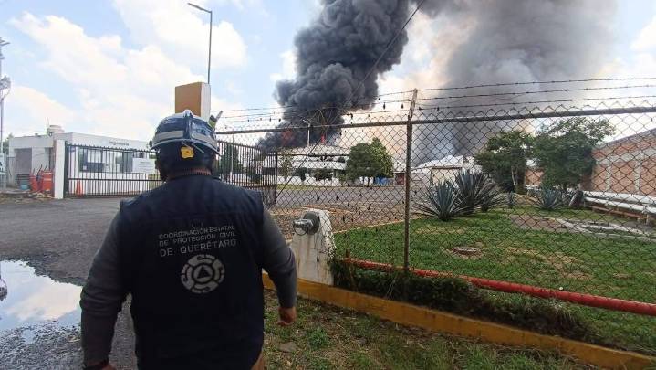 Se incendia parque industrial en Querétaro