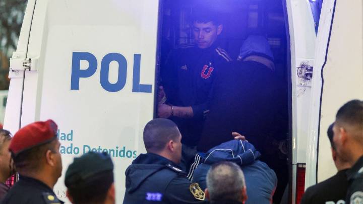 Más de 100 chilenos fueron liberados por la justicia argentina tras brutal enfrentamiento entre barras en medio de partido Conmebol