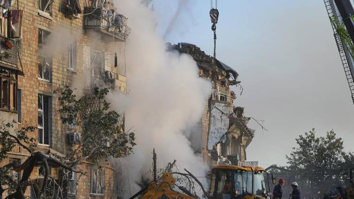 Al menos diez civiles muertos en Kyiv por un ataque ruso nocturno con miles de misiles y drones